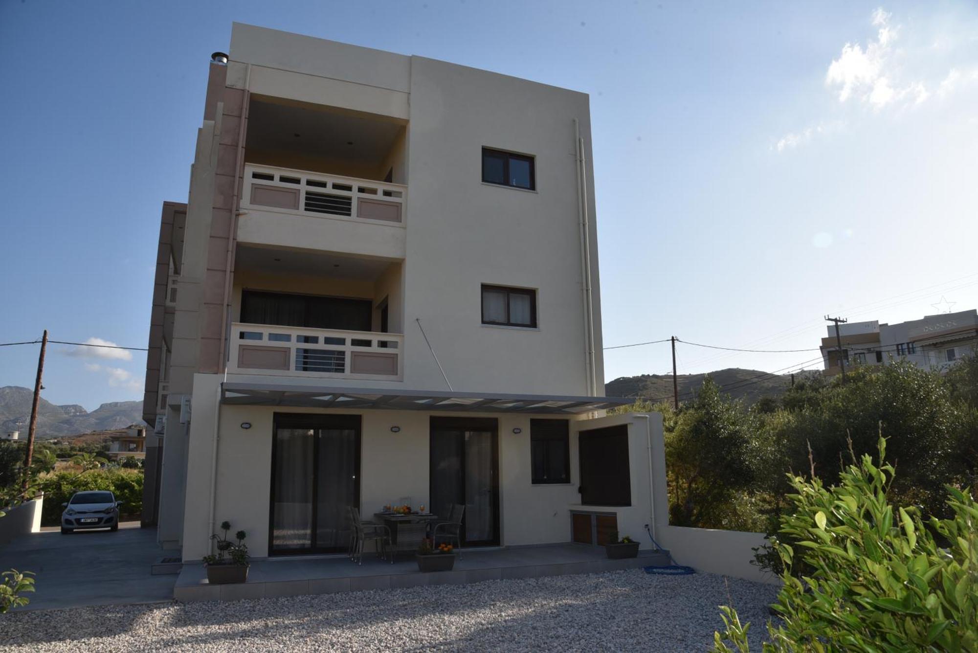 Pirgos Deluxe Apartment - Private Parking Kíssamos Extérieur photo